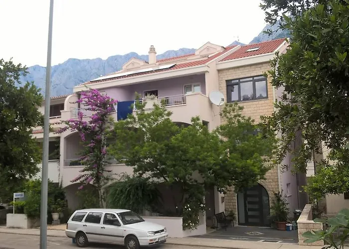 Daire Andrijasevic Makarska